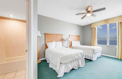 10th Floor Oasis Stunning 2BR with Spacious Private Double Balcony at The Wyndahm Ocean Walk Resort - Foto 3