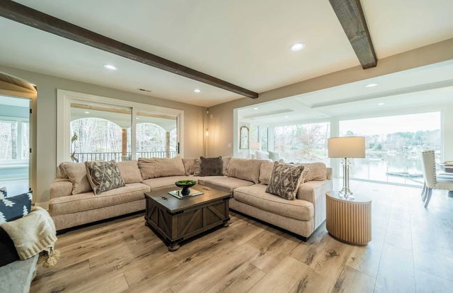 Take it to the Bank! by Avantstay New Pool + Hot Tub Sleeps 16 - Foto 12