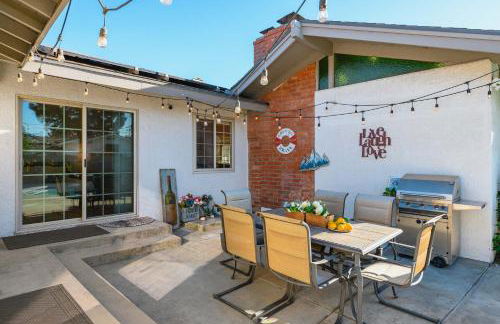 Luxury Estate with Sparkling Pool & Elegant Amenities - Foto 48