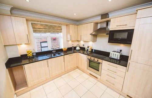 ! LARGE ! Apartment Central Leatherhead Sleeps 6! - Foto 8