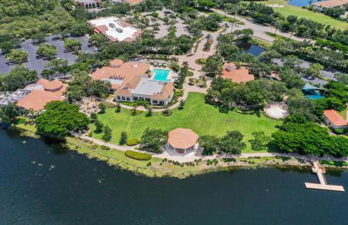 1st floor condo, resort amenities, stunning view - Foto 48