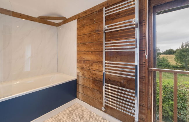 Host Stay Downs Farm Granary - Photo 11