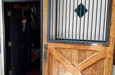 Rustic Stall B&B with Country Breakfast & Bonfires near Old Hickory Lake – Gallatin, Tennessee - Foto 11