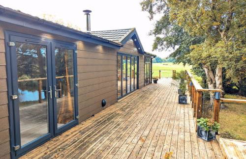 Hot Tub, Lake View, Peaceful Woodland Retreat - Photo 23