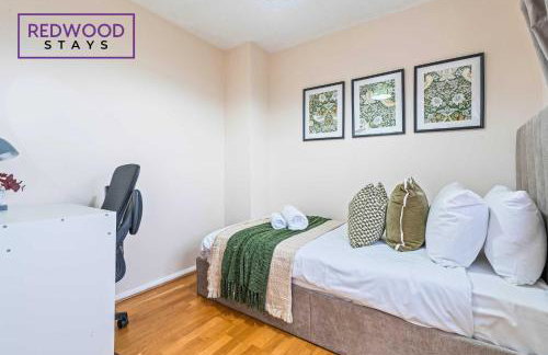 Cosy 3-Bedroom Serviced House with Free Fast WiFi and Parking for 2 Cars By Redwood Stays - Foto 22