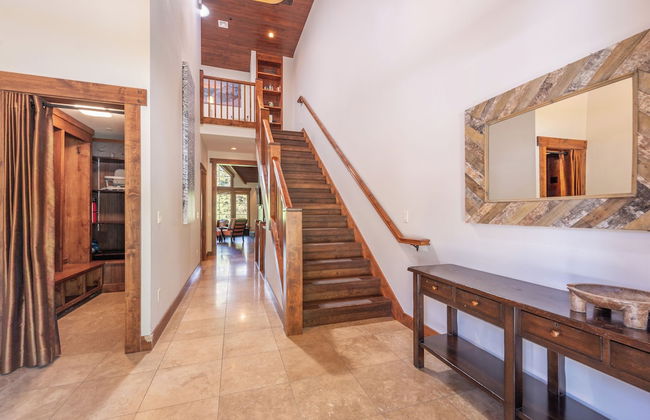 Lux Townhome Next to Village by Sierra Getaways - Photo 2