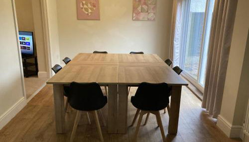 Large 4 bed detached house with parking - Foto 4