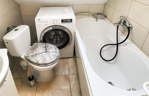 Gorgeous Apartment In Stezyca With Wifi - Photo 9