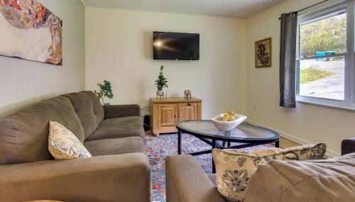 Pet-Friendly Black Mountain Vacation Home with Deck - Foto 3