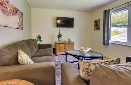 Pet-Friendly Black Mountain Vacation Home with Deck - Foto 3