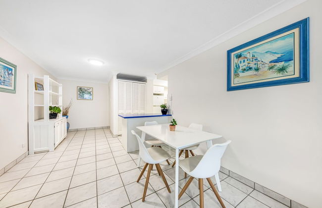 Elouera Tower Beachfront Apartments - Photo 15