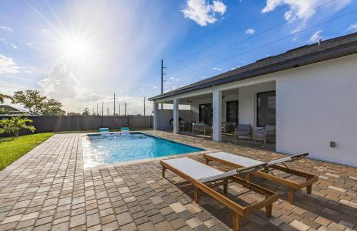 KING BED - FREE Pool Heat - 85 in TV - 4BR Villa - Foto 35