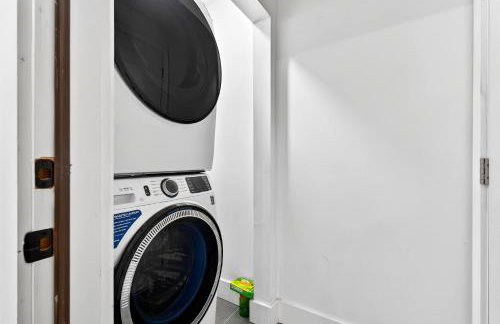 Charming 2nd-Floor Flat 3BR 2BA Free Parking - Foto 27