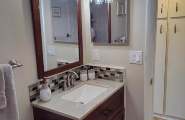 Comfortable Stay- Fully Stocked Home & Coffee Bar- All Essentials Provided - Photo 47