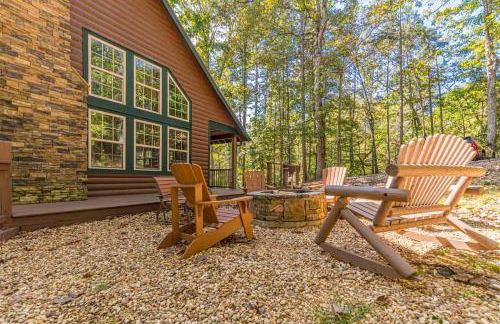 Cozy Creekside Log Cabin w Firepit, Hot Tub, WIFI - Foto 5