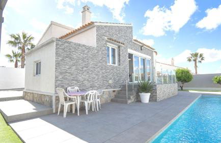 Modern Detached 4 Bed 3 Bath Villa with private pool close to all amenities - Foto 44