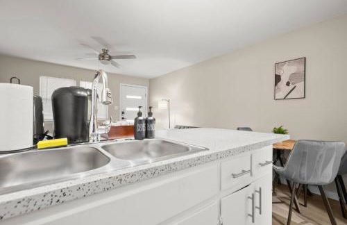 Chic and Cozy Loft near Q2 Stadium & North ATX - Foto 13