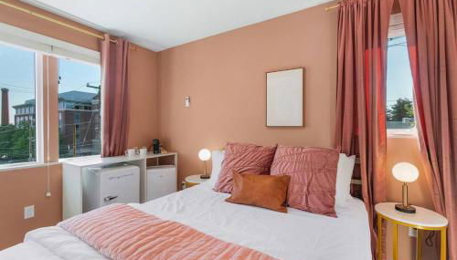 Elvis's Sweet Suite - 84 Walkscore - Photo 2