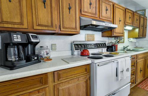 Pet-Friendly Topton Home with Patio, Deck and Views! - Foto 9