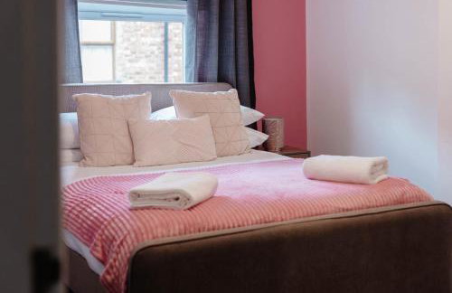 Charming Victorian Terrace near City with Free Parking - Foto 2