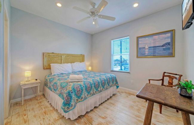 Sleeps 26 2 Homes w/ Waterfront Pool + Boat Dock Laguna Village Escape - Foto 77