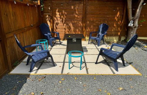 Winter Retreat 3b 3ba Huge backyard Mins from Downtown - Foto 7