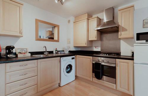 The Diickens Den - Rochester 1BR Flat - Sleeps 4 with Parking - Contractor - Friendly and Ideal for Long Stays - Foto 28