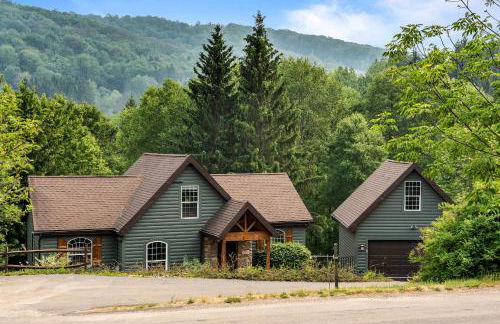 Gorgeous 5 Bdr with Hot Tub - Walk to Holi-Mont! - Foto 38