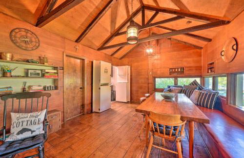 Custom-Built Lakefront Cottage with Spacious Yard! - Foto 8