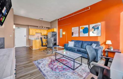 1Br in Heart of Downtown, Sauna, Prime Location - Photo 12