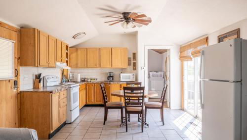 Open Concept Cabin for 2 - Near Ark Encounter! - Foto 2