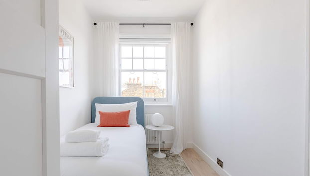 Sleek Scandi-inspired 2BD Flat, Fulham - Foto 3, Habitación
