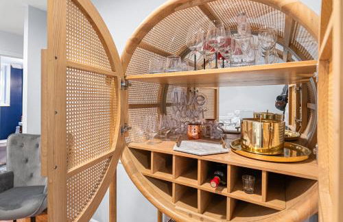 Modern 4BR Getaway 3 Min to OldTown Walk to Metro - Foto 7