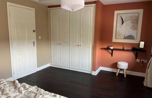 Large 4 Bedroom 3 Bathroom Town House with Secure Parking by Amazing Spaces Relocations Ltd - Foto 4