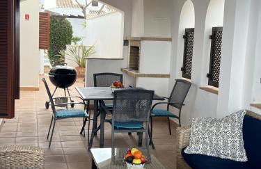 Modern 3 Bedroom Villa with Pool & Garden, Ideal for Families - Foto 4