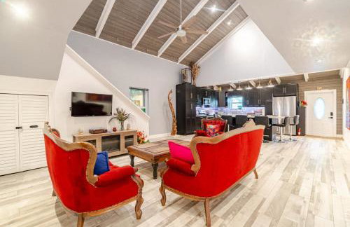 Artistic Retreat, King Suite with Private Balcony! - Foto 33