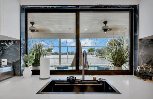 Lake Luxe Equine, Waterfront, Screened-in Pool, Hot Tub - Lake Views! Hosted By Relaxtay - Foto 12