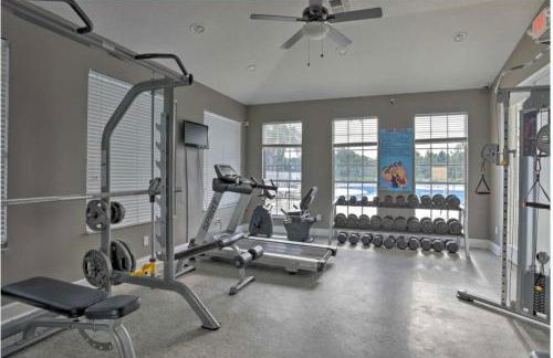 Spacious family home w pool & game room - Photo 116