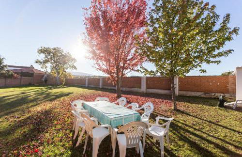 Chalet con jardín, piscina y barbacoa en Logroño - Foto 38