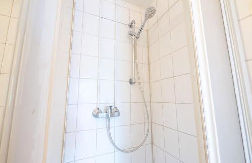 Monteurwohnung-mit-Terrasse-fuer-7-Personen-WLAN-TV-Kueche-Ahrensburg-Naehe-Hamburg-AGRP1204 - Photo 16