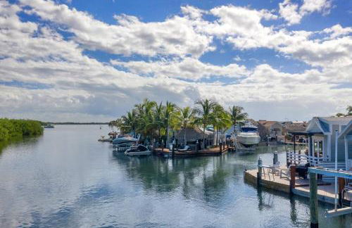 Tiny Home on Waterfront, Bay Views, Deck, Pool - Photo 24