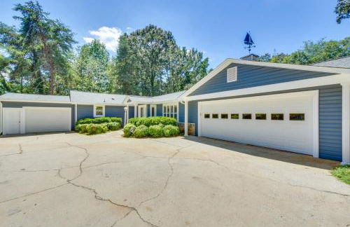 Spacious Lake Hartwell Home with Private Boat Dock! - Foto 37