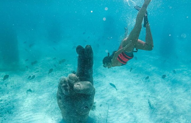 Catamarán Deluxe a Isla Mujeres con Barra Libre desde Cancún - Foto 12