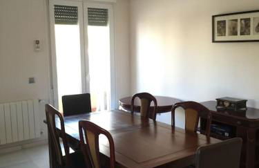 Amplio Piso en Nervión, Excelente zona de la ciudad. - Foto 2