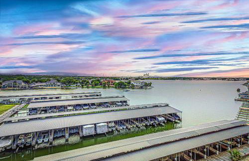 Chic 2BD with Balcony Pool Hot Tub & Marina Views - Foto 37