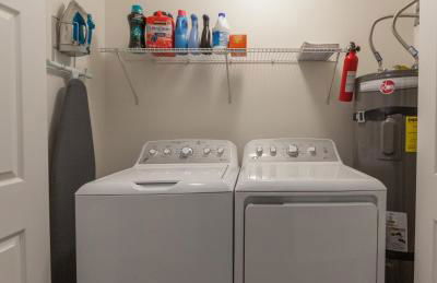 Modern and Stylish KING bed Wifi FREE Parking - Foto 18