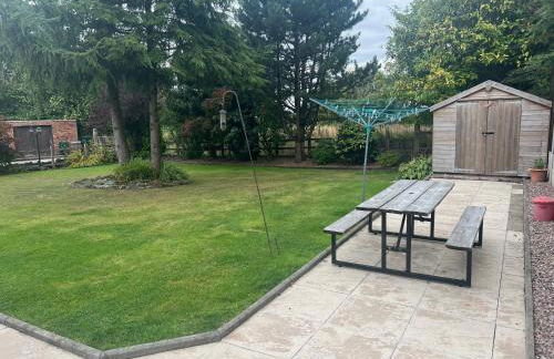 2 bedroom bungalow, 15 minutes to Alton Towers, dog friendly - Foto 63