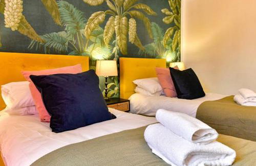 Stylish 3 Bed Home with Parking! - Photo 37