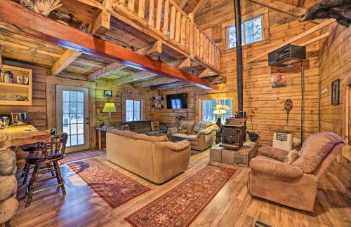 Secluded Vanderbilt Cabin, 9 Mi to Treetops! - Foto 3