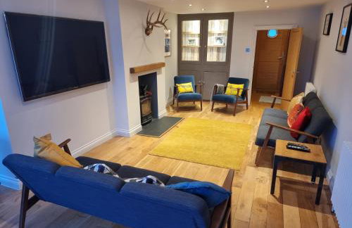 Neet Retreat - sleeps 7 next to beach - Foto 8